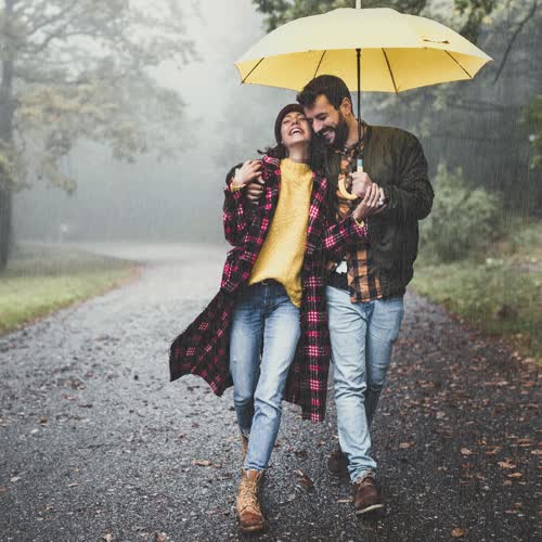 Date-Ideen bei Regen: Bei diesen Aktivitäten muss eure Verabredung trotz schlechtem Wetter nicht ins Wasser fallen