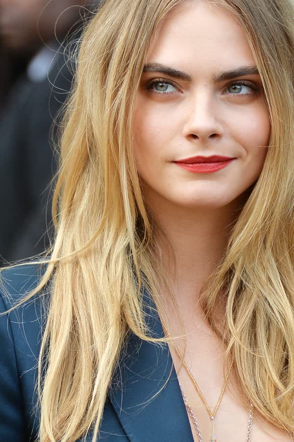 Cara Delevingne: Ihr Lucky Loop ist die lässigste Frisur, die man diesen Frühling tragen kann