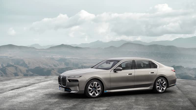 BMW i7: Die neue Luxus-E-Limousine mit dem imposanten Design hat ein Faltkino im Inneren