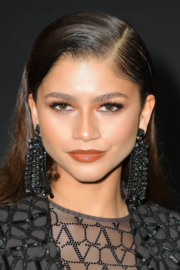 Zendaya trägt eine transparente Valentino-Logo-Strumpfhose als Jumpsuit