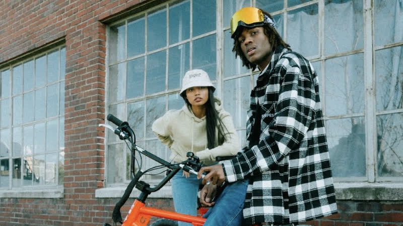 Suns out, Bikes out! SNIPES bringt das E-Fatbike als urbane Vintage-Version
