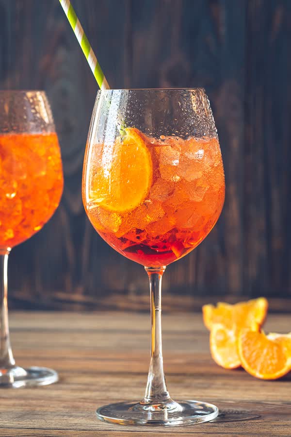 Aperol-Spritz-Alternative: Im Sommer 2022 trinken wir diese erfrischenden Cocktails!