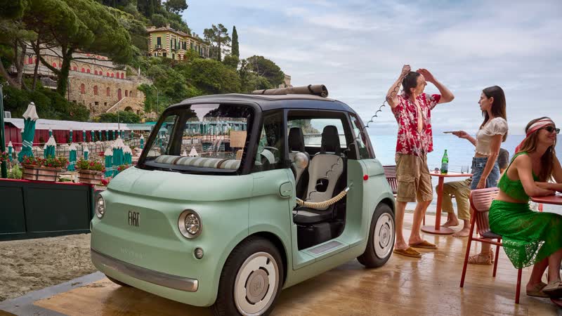 Fiat Topolinos E-Flitzer: Sitzbezüge verwandeln sich bei Bedarf in Strandtücher