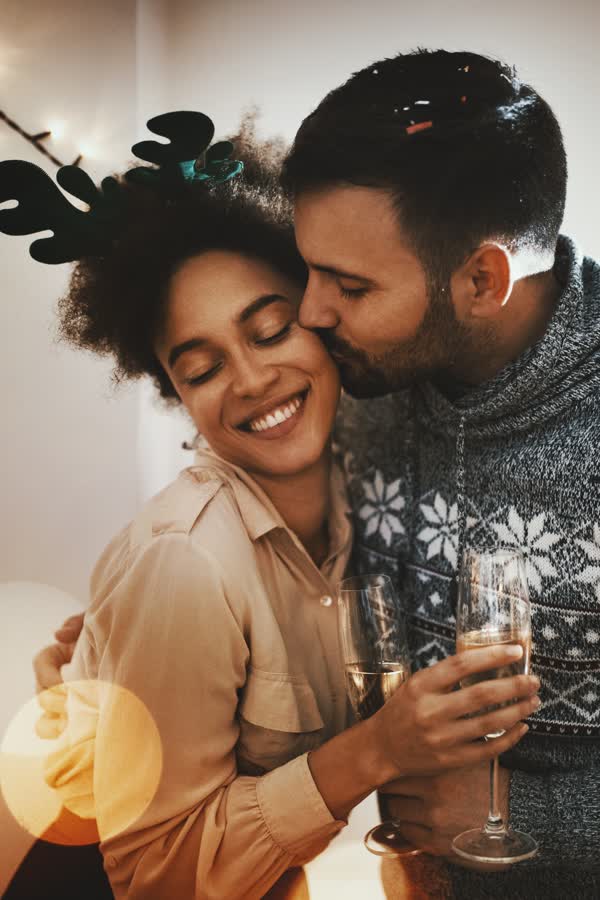 Dezember-Horoskop: Tatsächlich Liebe zum Jahresendspurt – oder zumindest Party und Sex