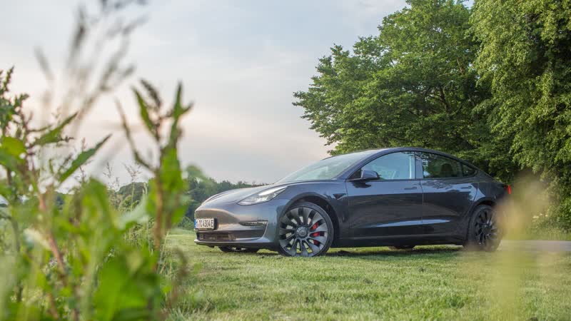 Das Tesla Model 3 Performance im großen GQ-Test