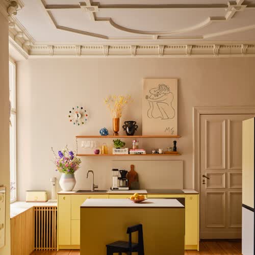 This is Jane Wayne-Mitbegründerin Sarah Gottschalk zeigt: So gemütlich ist ihre gelbe Küche in Berlin-Kreuzberg