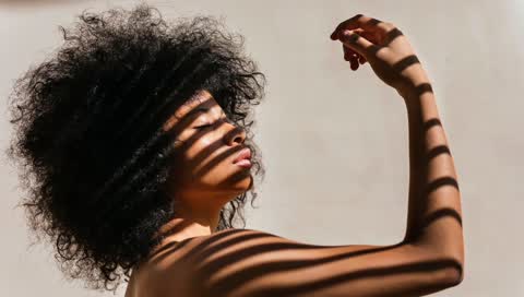 Treatments für dunkle Hauttypen: Laser-Haarentfernung für jeden Hauttyp