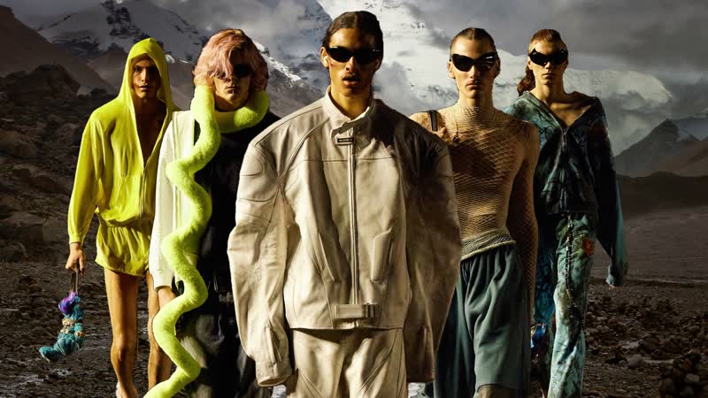Balenciaga Fashion Show: Ein Land aus Schlamm, Kanye West und Glitzerclogs