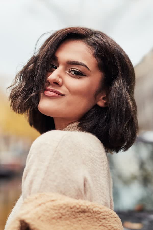 In vs. out: Diese 3 Bob-Frisuren sind im Herbst 2022 out - und diese 3 tragen wir stattdessen