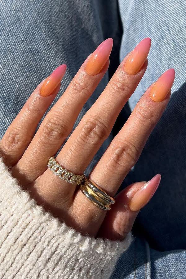 Peach Nails: 15 Maniküre-Ideen mit pfirsichfarbenem Nagellack, die im Frühling 2024 angesagt sind