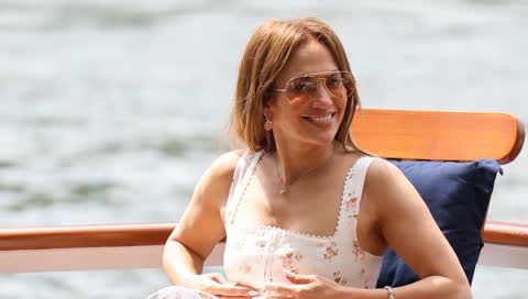 Jennifer Lopez: Das sind die 3 perfekten (und einfachen) Frisuren für die Flitterwochen