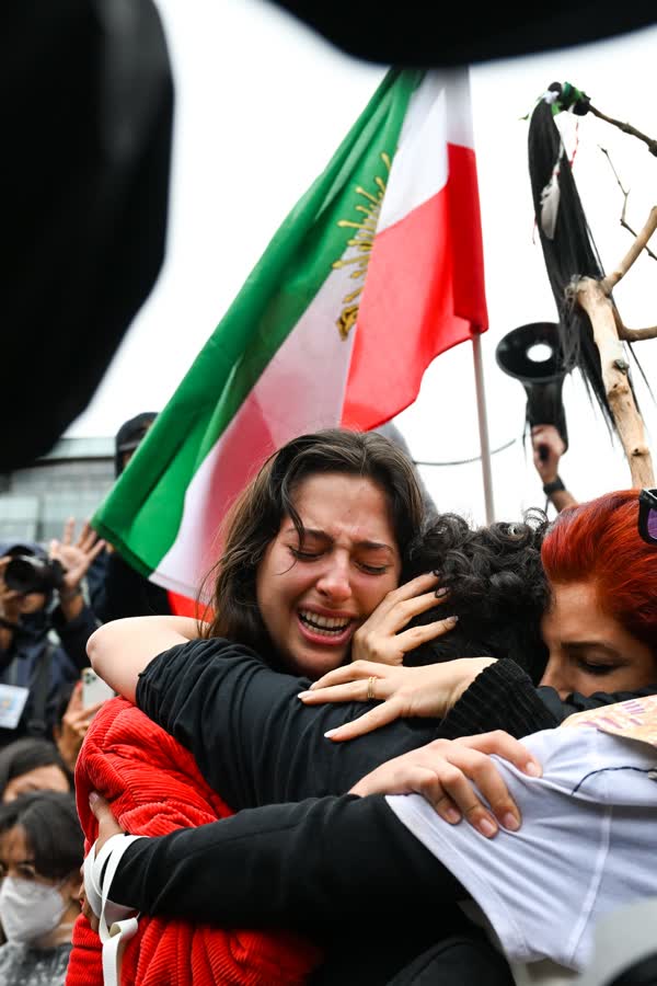 Iran: Inhaftierten Frauen droht jetzt ein Genozid - das musst du darüber wissen